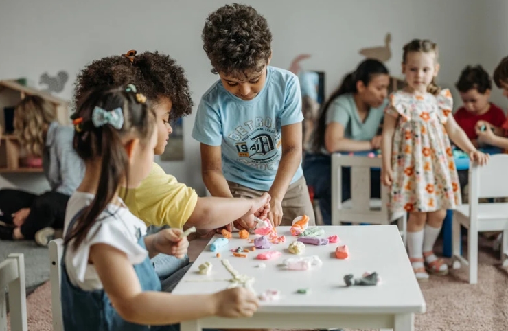 La rentrée en crèche : Comment gérer l’intégration d’un nouvel enfant en tant que professionnel de crèche ?